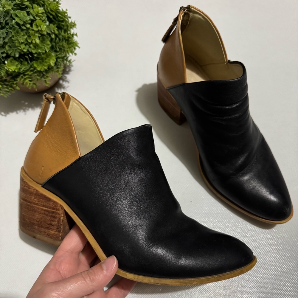 Sseko Brown Black Two Toned‎ Leather Ankle Boots Women’s Size 7 Classic Fall